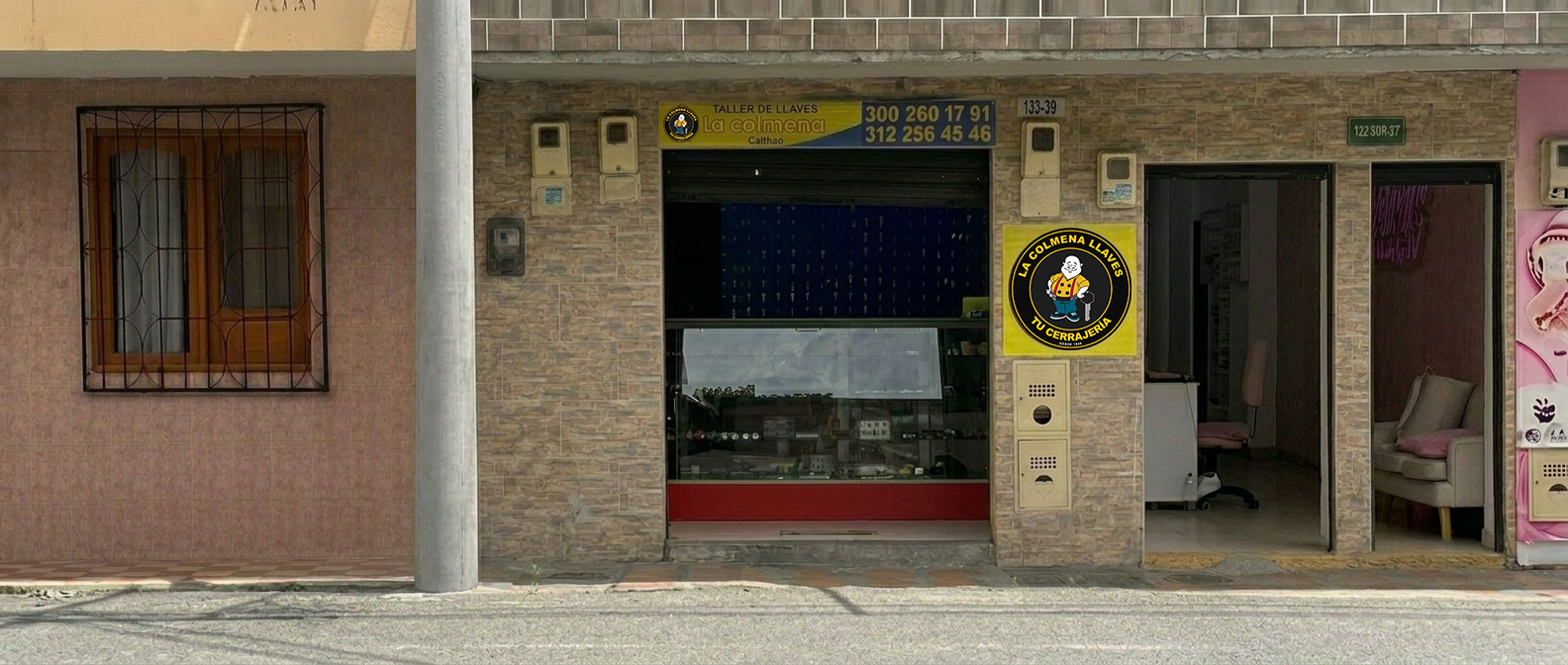Fachada del local de La Colmena Llaves en Cra. 48 #132 sur-39, Caldas, Antioquia